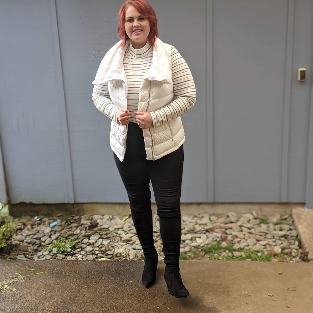 Athleta Downabout White Qulted Water Resistant